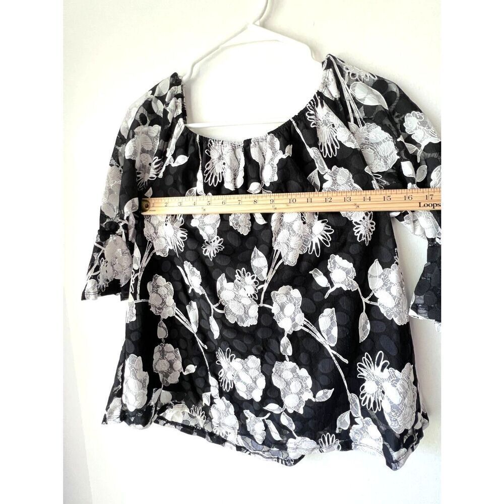 Women's top short sleeve black white floral 3/4 sleeve blouse casual size S. - Picture 7 of 9